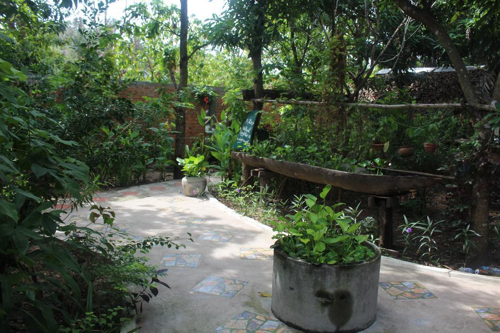 Garden Guesthouse Kampong Chhnang Exterior photo